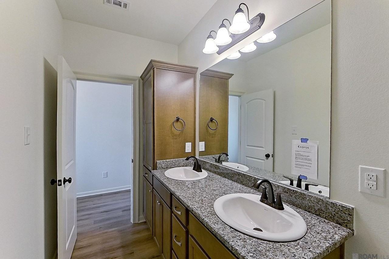 100 Teddy Lane - Photo 3 of 14