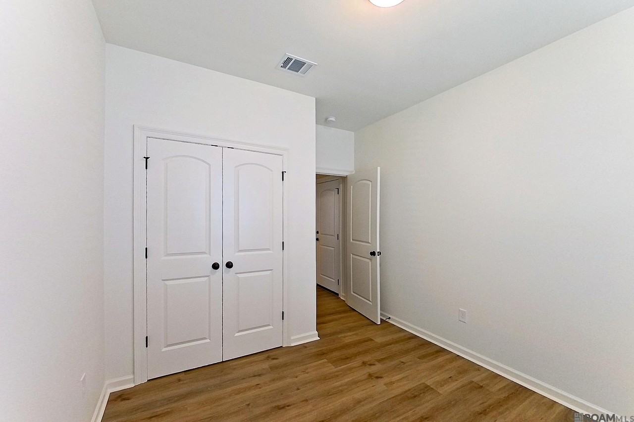 100 Teddy Lane - Photo 5 of 14