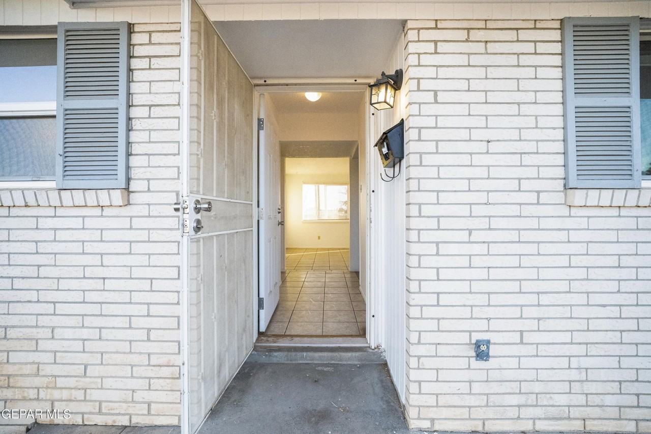 5520 Edinburg Dr - Photo 2 of 18