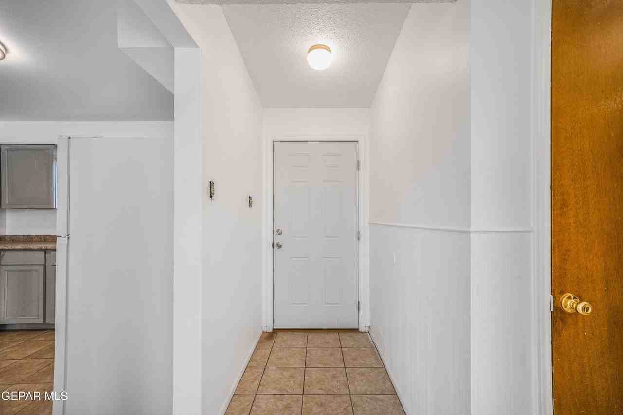 5520 Edinburg Dr - Photo 3 of 18