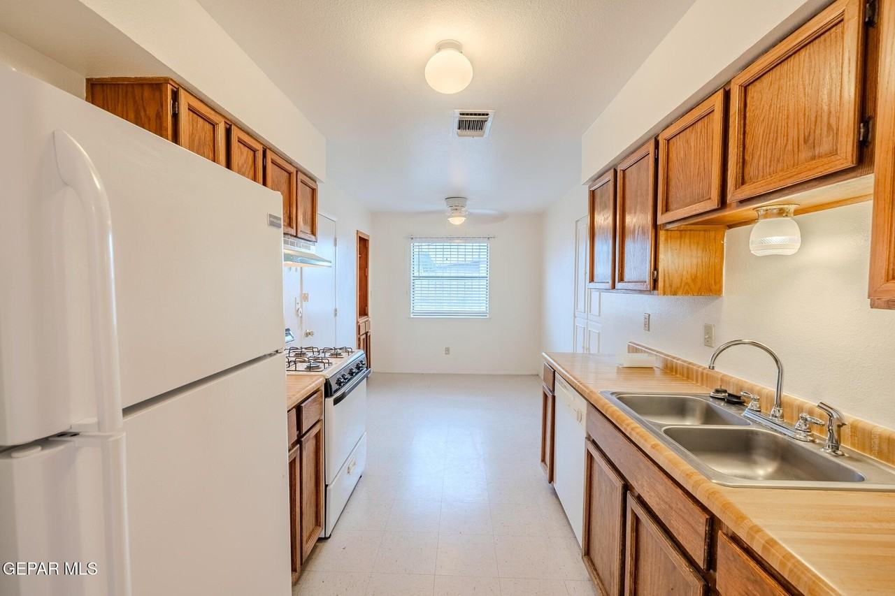 10724 Onyxstone Street - Photo 6 of 27