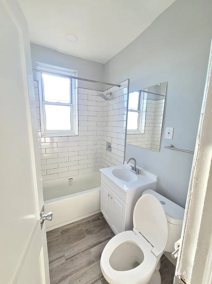 Grand Court Apartments - Photo 5 of 18