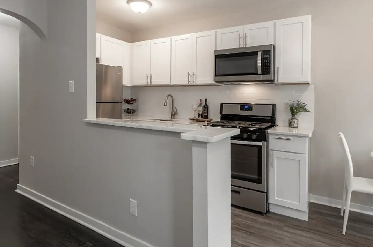 Grand Court Apartments - Photo 6 of 18