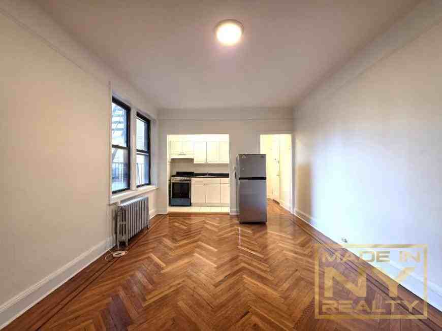 2574 33rd St - Photo 2 of 4