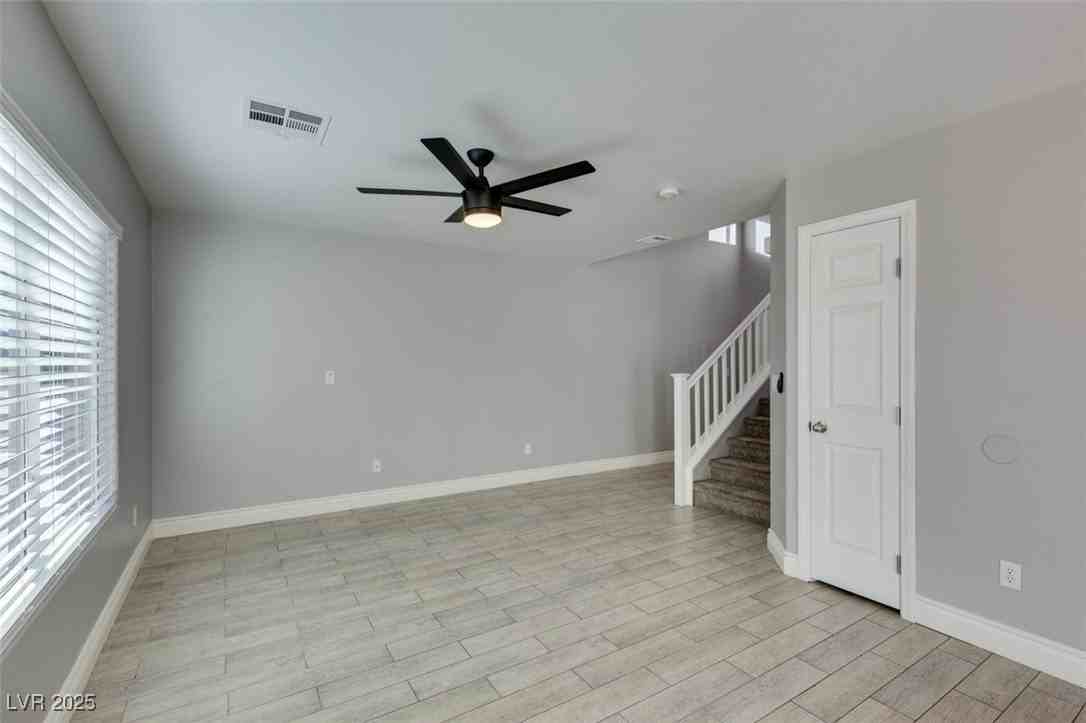 5660 Balsam St - Photo 7 of 36