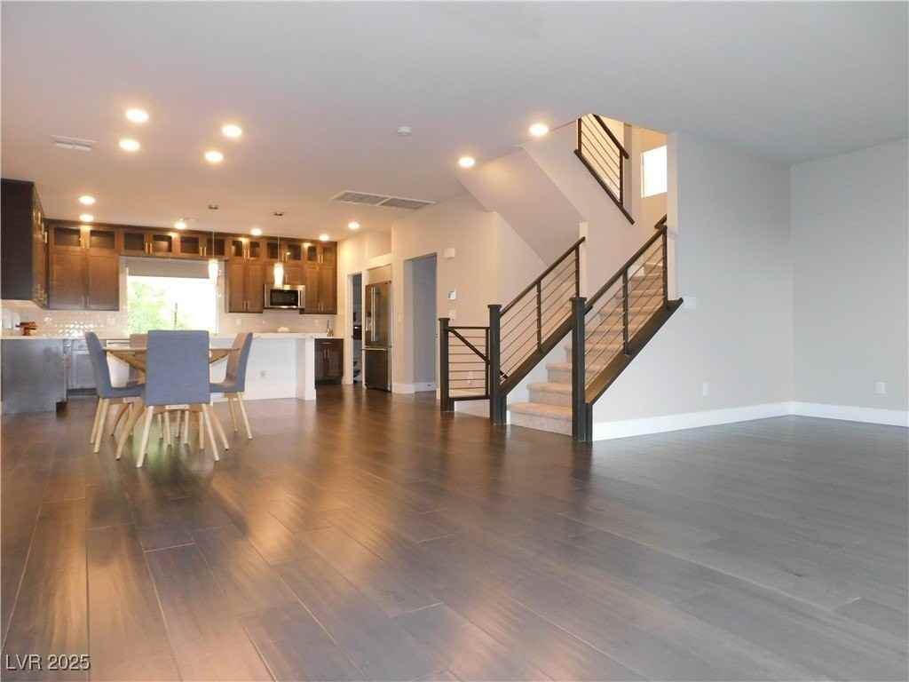 8065 Misty Canyon Avenue - Photo 7 of 43