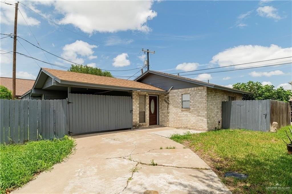 1807 Village Square - Photo 2 of 17