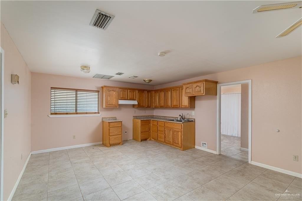 1807 Village Square - Photo 4 of 17