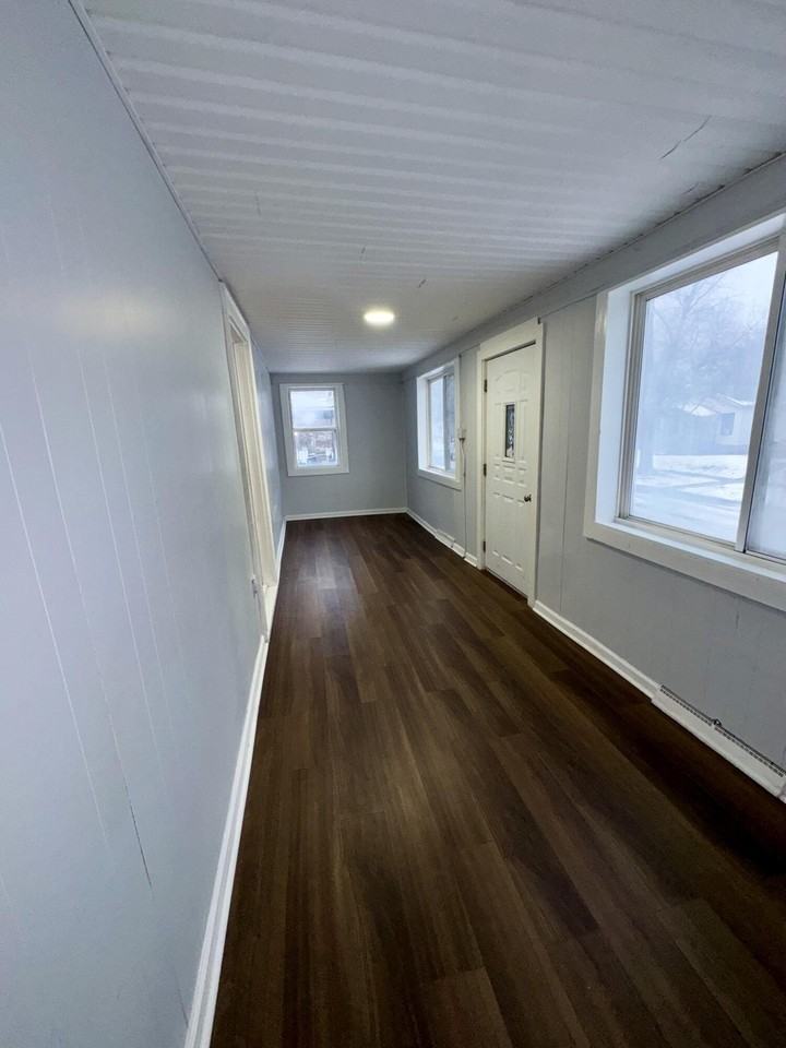 605 Mount St - Photo 2 of 17