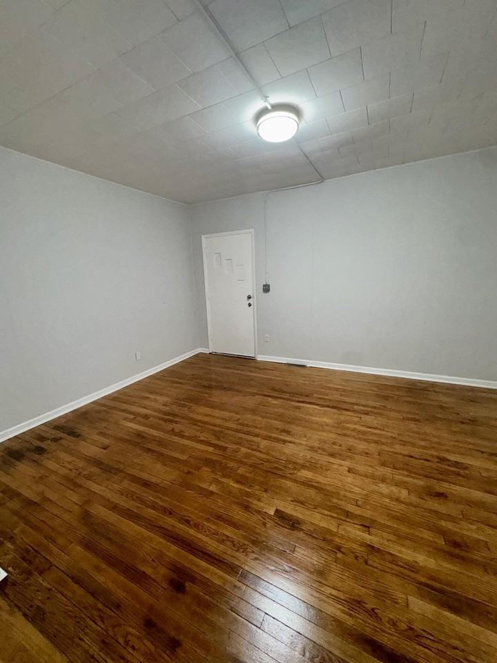 605 Mount St - Photo 3 of 17