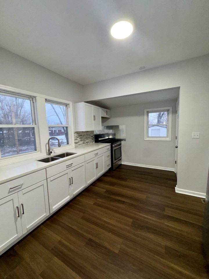 605 Mount St - Photo 5 of 17