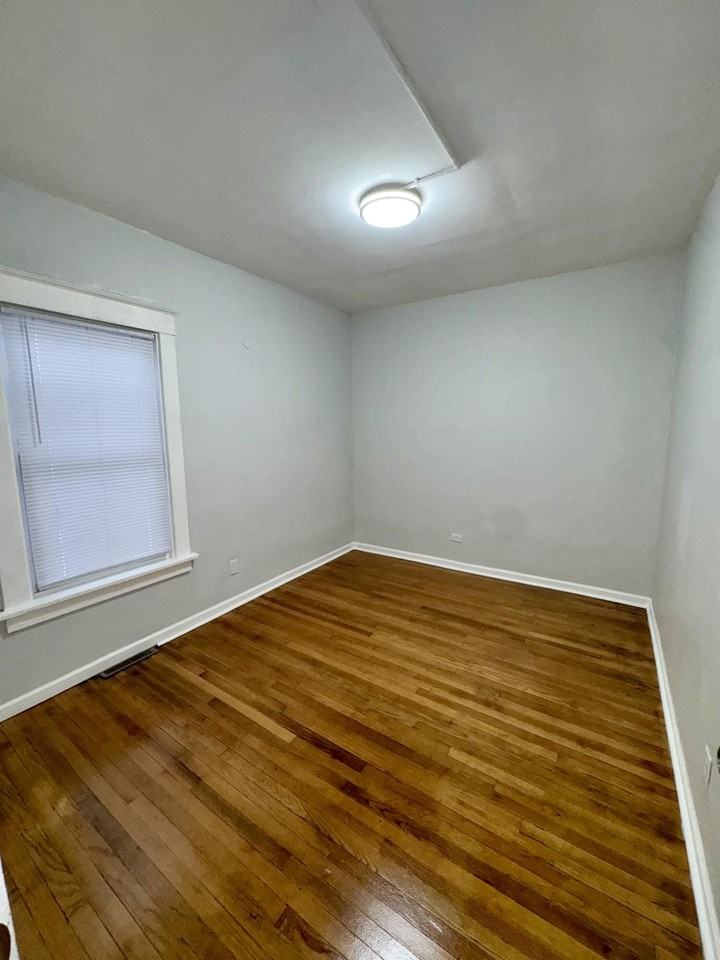 605 Mount St - Photo 7 of 17