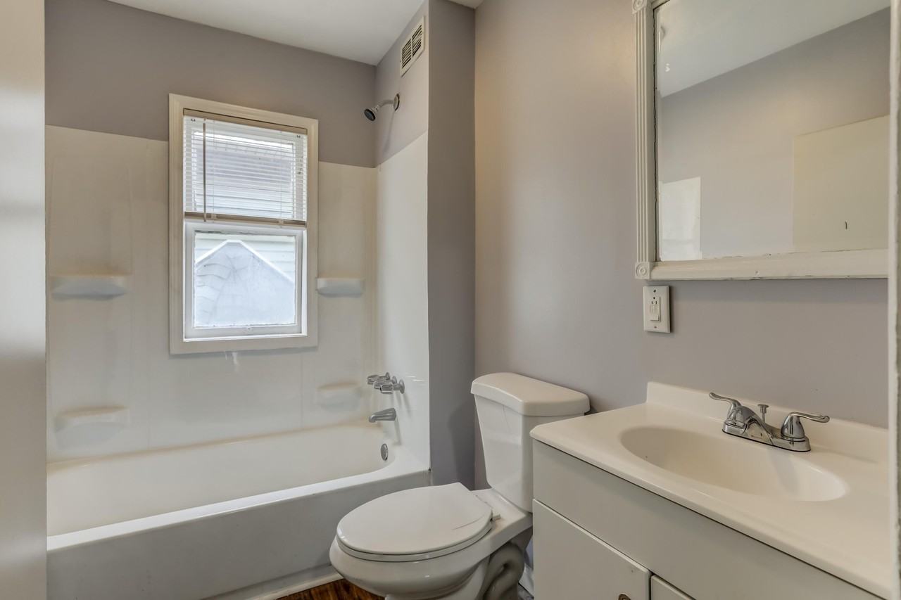 5858 Seneca St - Photo 4 of 12