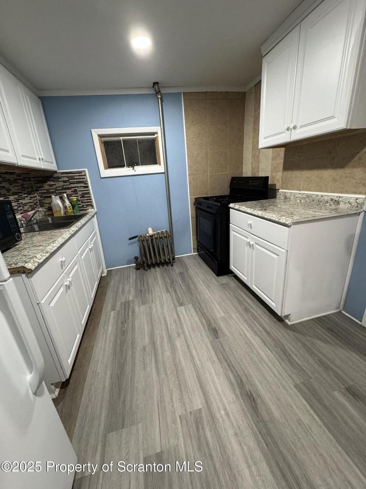 618 Deacon Street - Photo 2 of 12