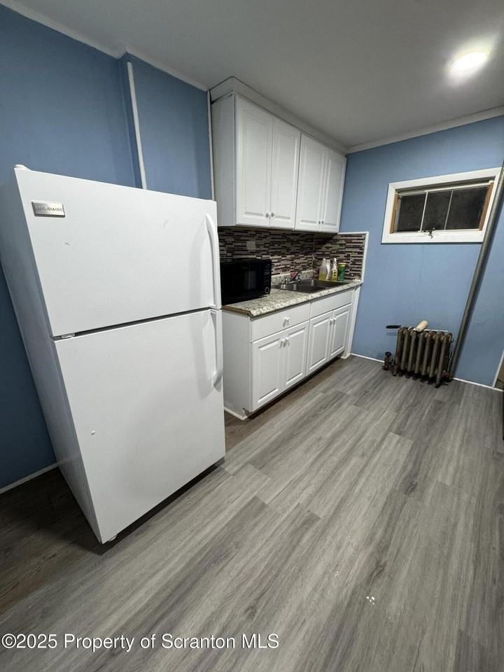 618 Deacon Street - Photo 3 of 12