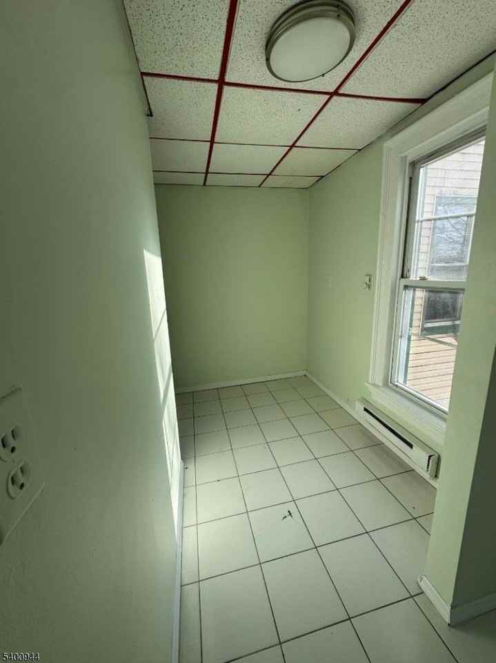 1141 Louisa St - Photo 2 of 14