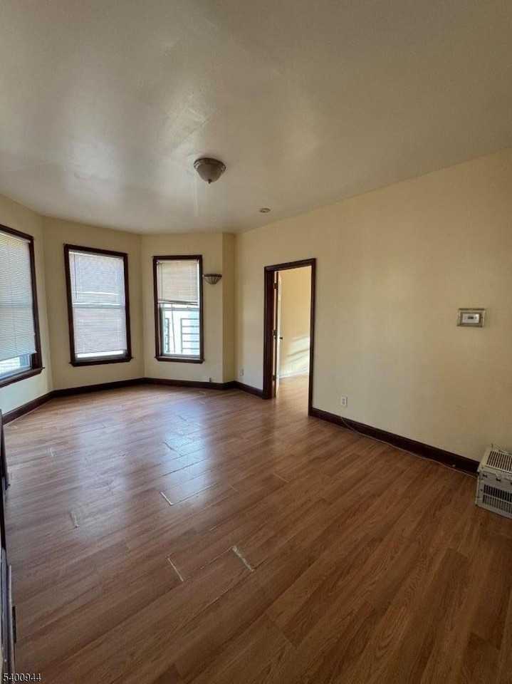 1141 Louisa St - Photo 5 of 14