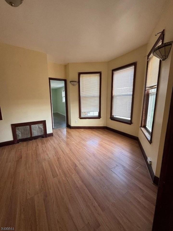 1141 Louisa St - Photo 6 of 14