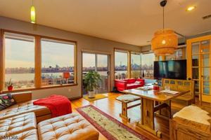 featured image of 152 Pine St