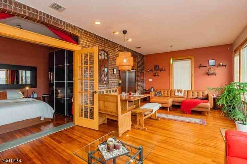 152 Pine Street - Photo 7 of 15