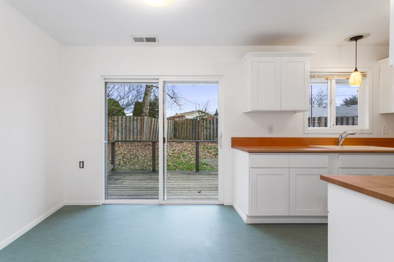 9144 Se Rainbow Cir #1 - Photo 7 of 31