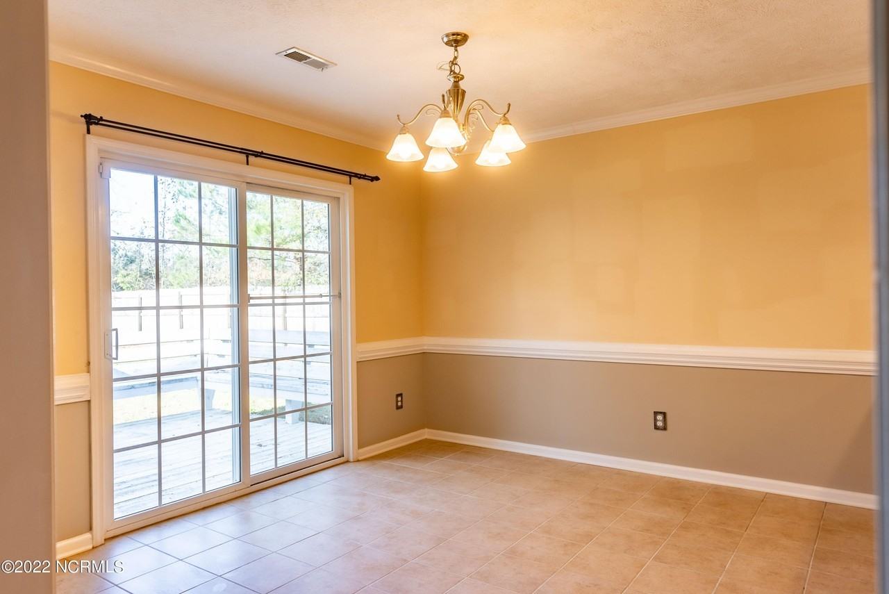 389 Livingston Drive - Photo 7 of 37