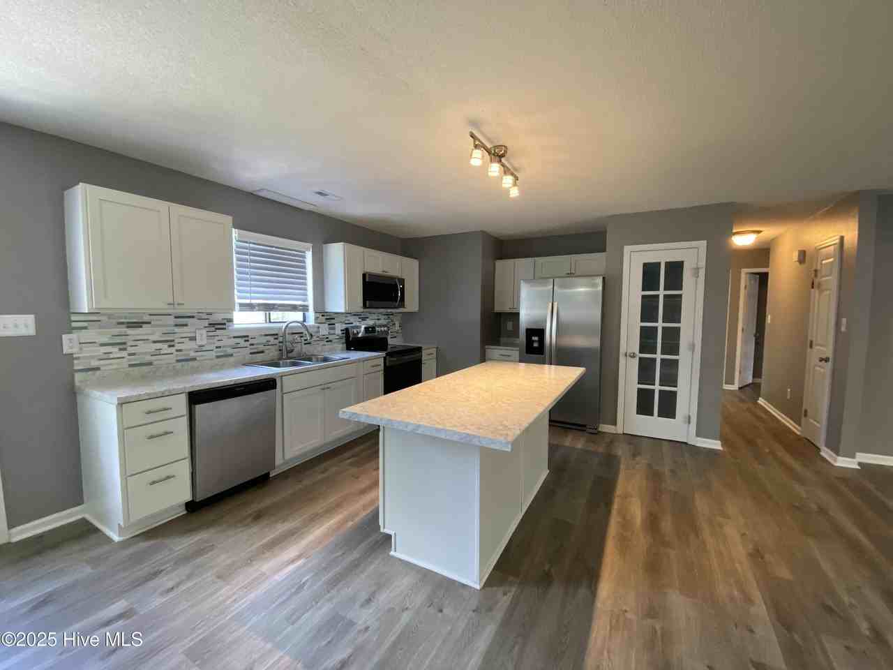 407 Sitton Pl - Photo 5 of 14