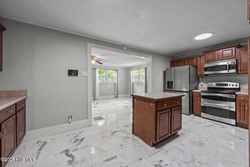 613 Maple St - Photo 7 of 23