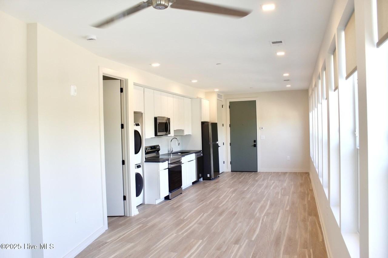 1124 Castle St #201 - Photo 4 of 6