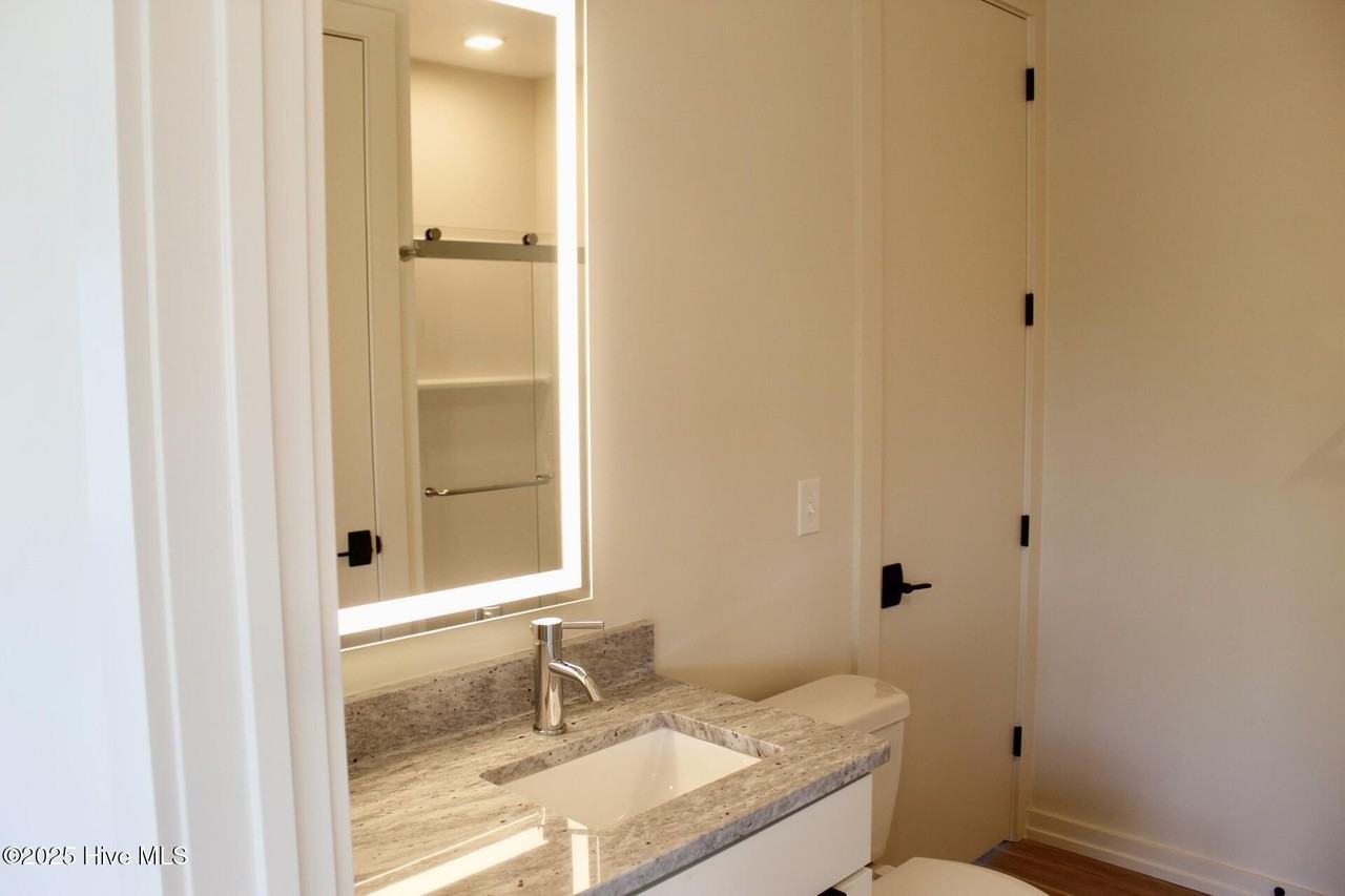 1124 Castle St #201 - Photo 6 of 6