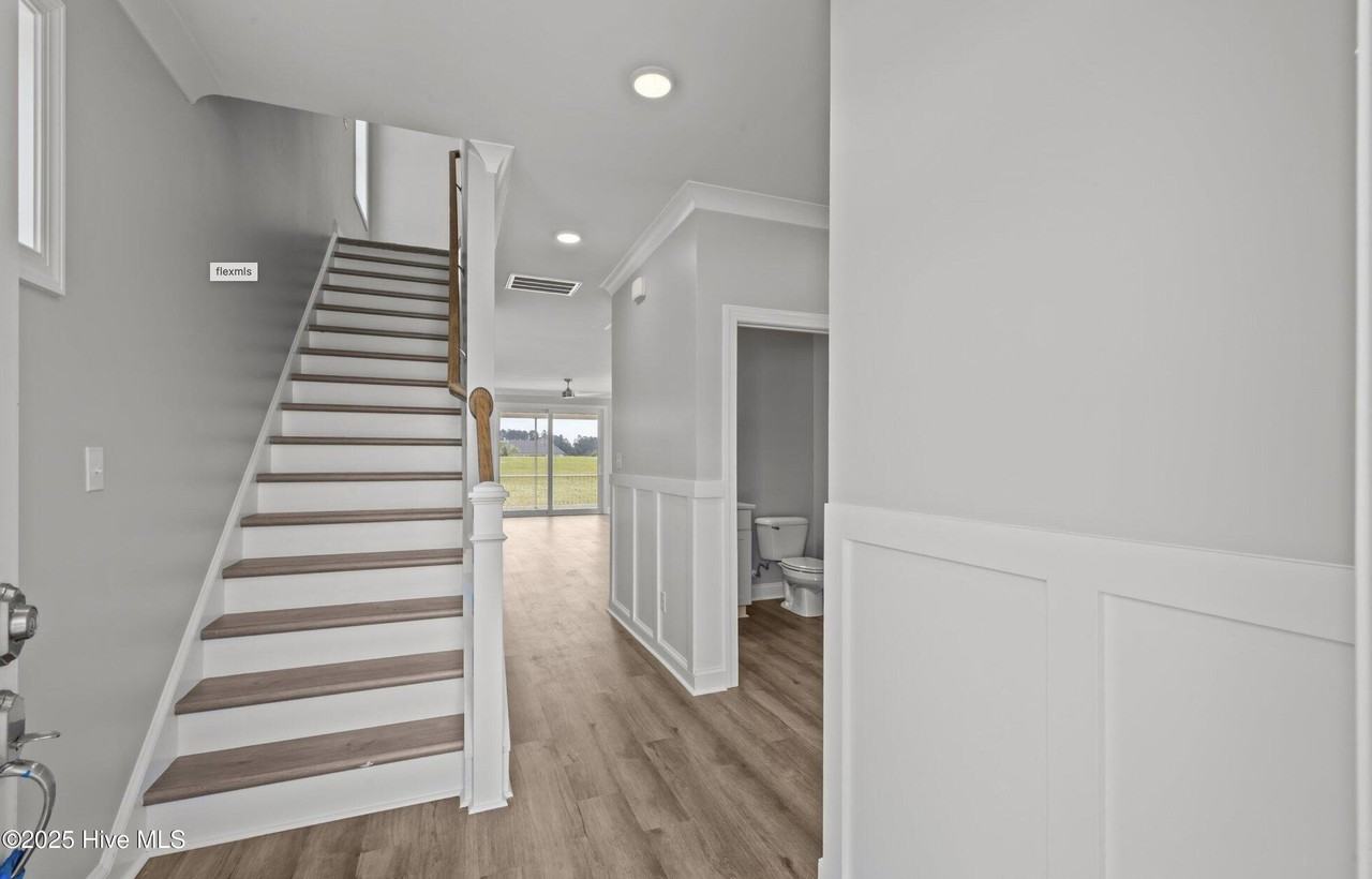 319 Taylorwood Drive - Photo 3 of 28