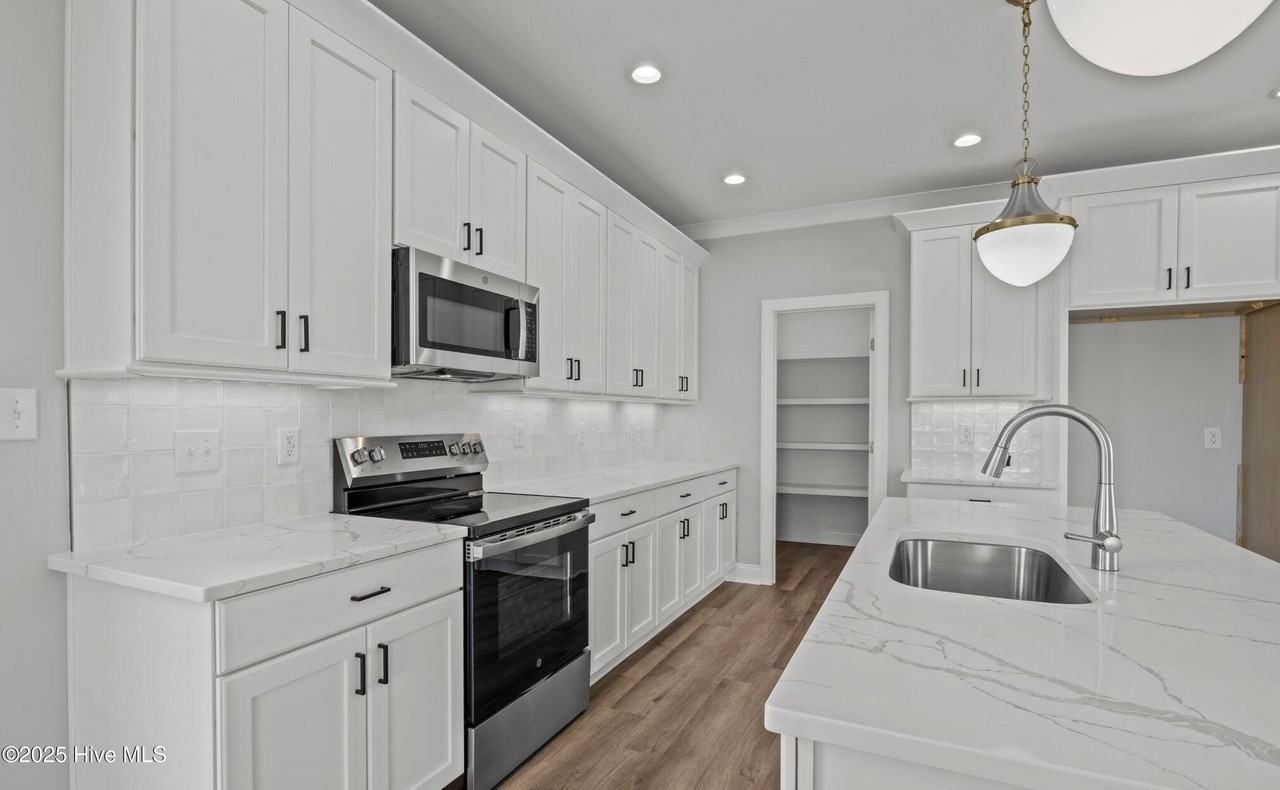 319 Taylorwood Drive - Photo 5 of 28