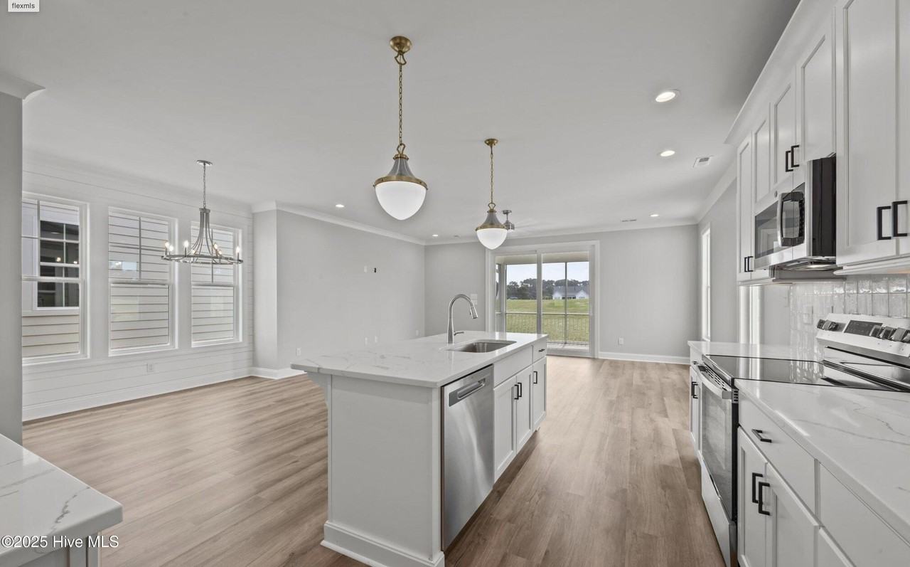 319 Taylorwood Drive - Photo 6 of 28