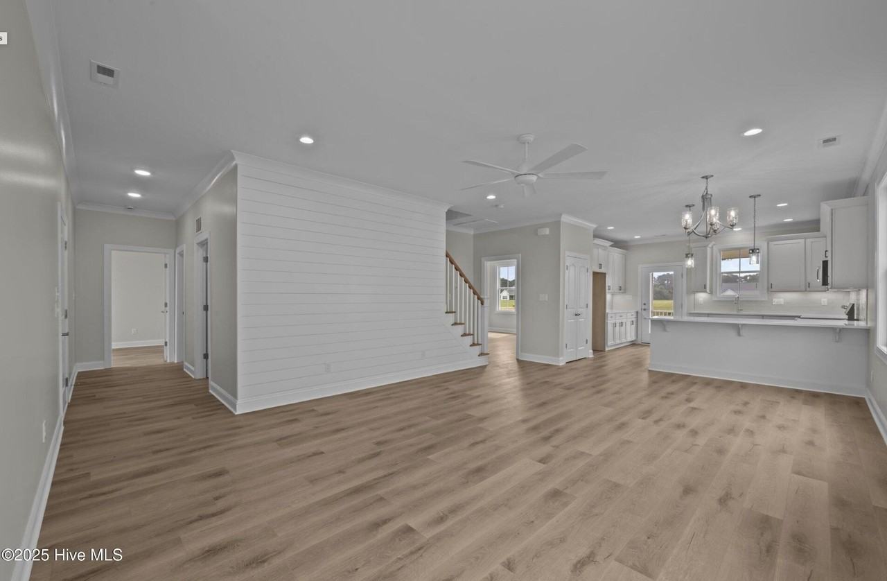 317 Taylorwood Drive - Photo 4 of 33