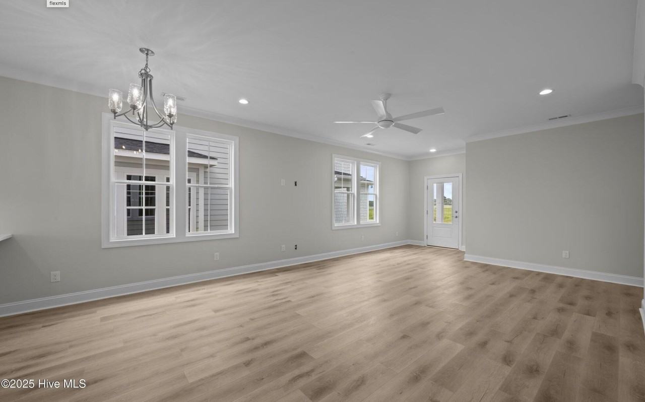 317 Taylorwood Drive - Photo 5 of 33