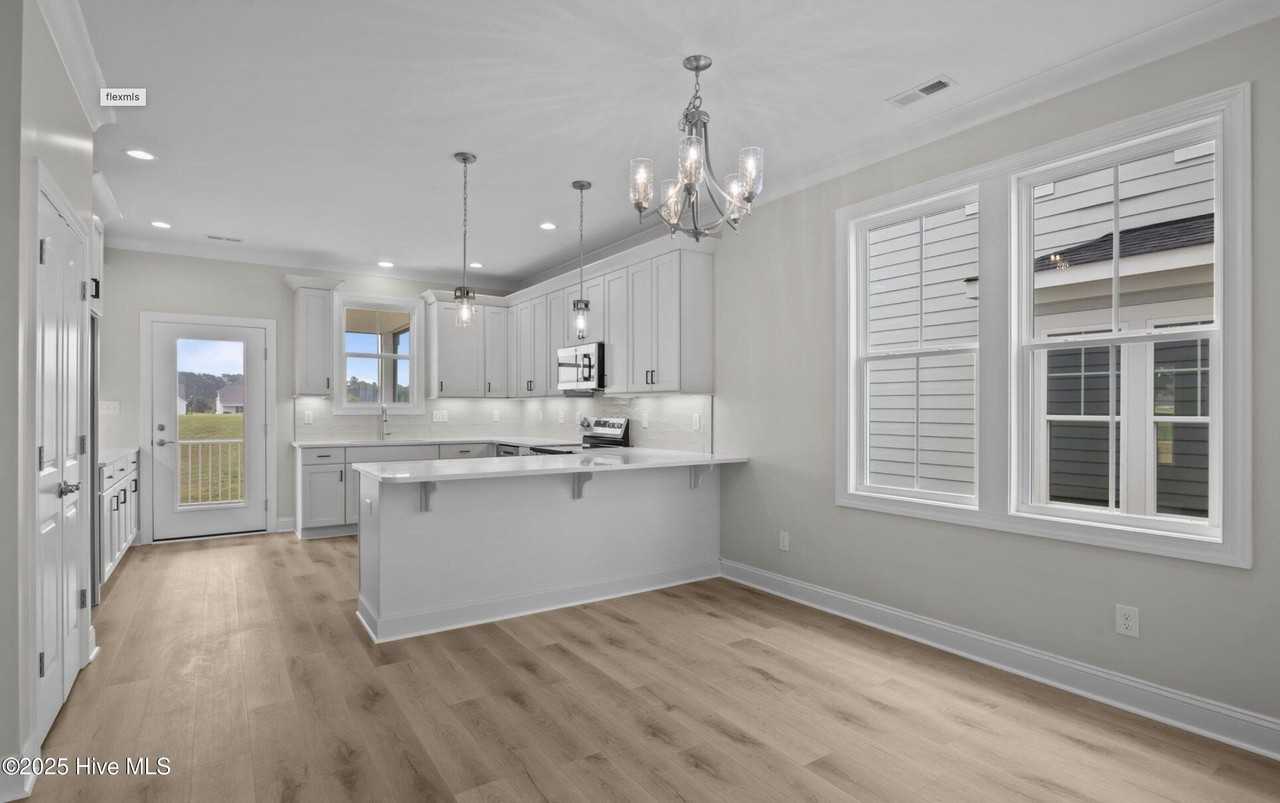 317 Taylorwood Drive - Photo 7 of 33