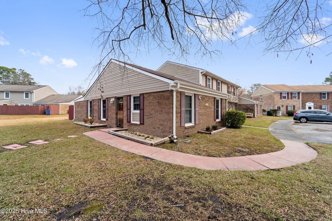 114 Princess Place - Photo 2 of 18