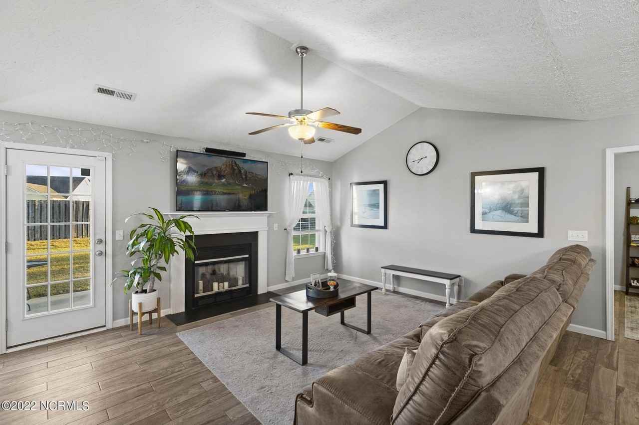 337 Rose Bud Lane - Photo 5 of 26