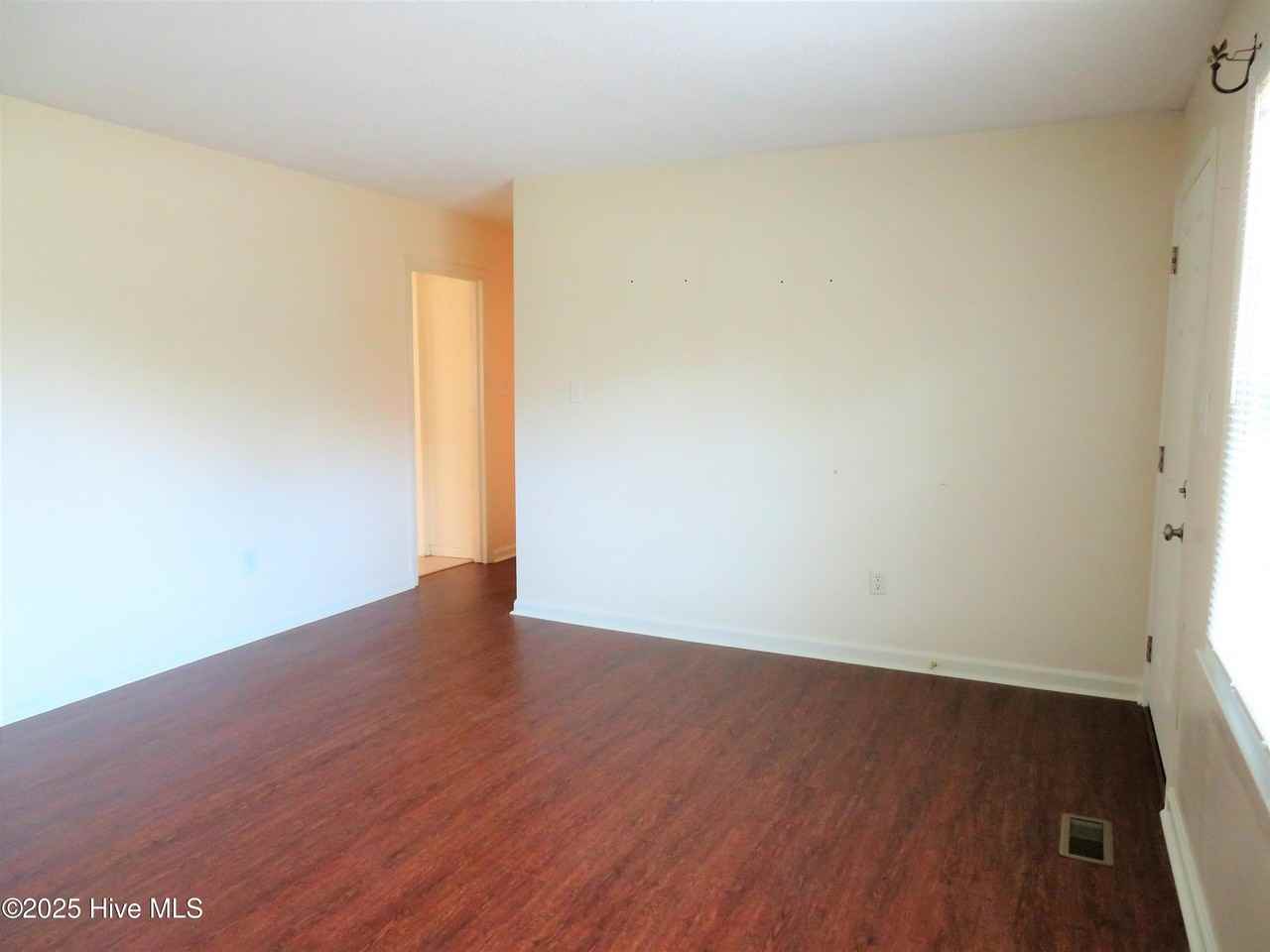 4806 Greenway Avenue - Photo 5 of 15