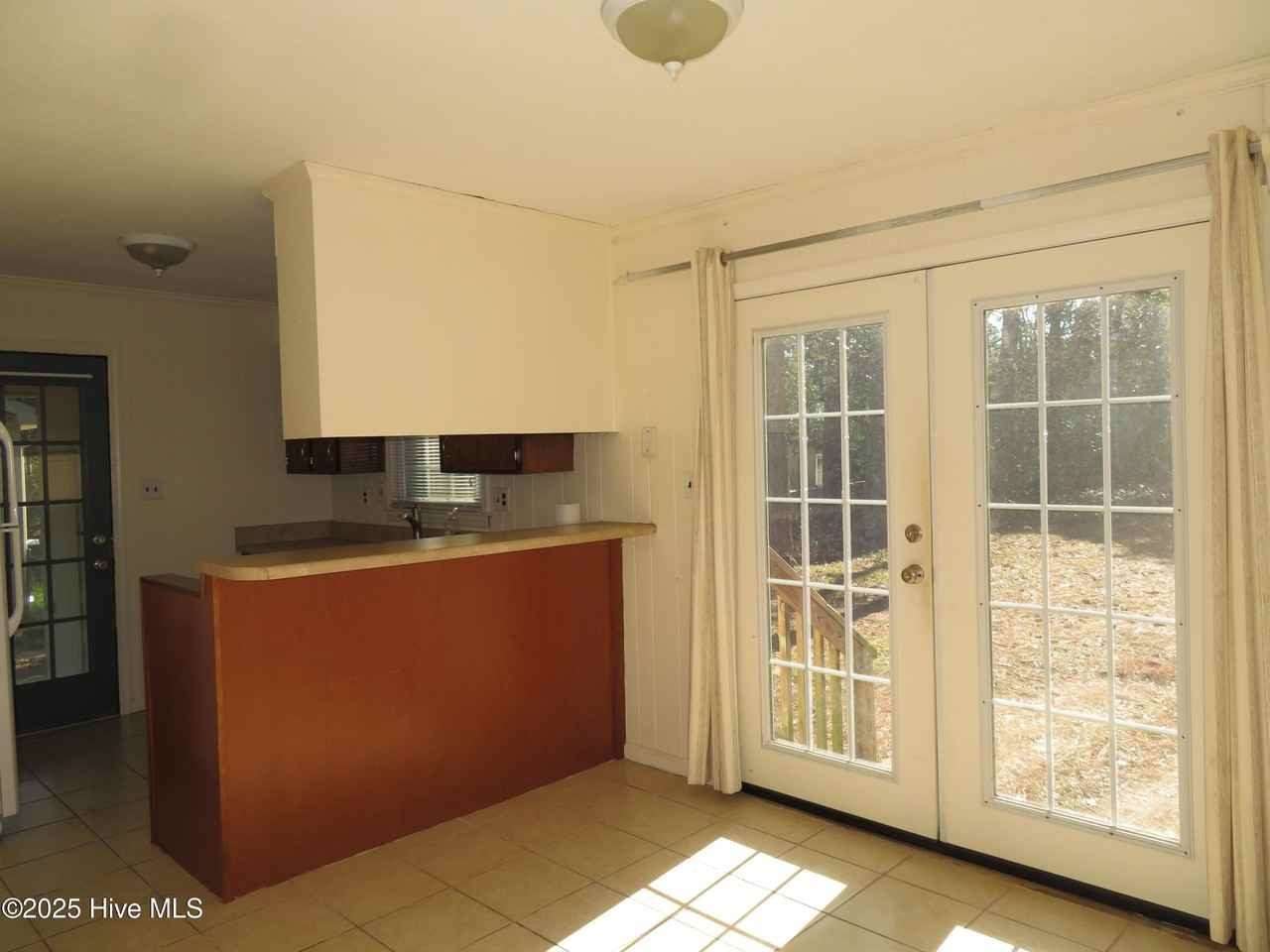 4806 Greenway Avenue - Photo 6 of 15