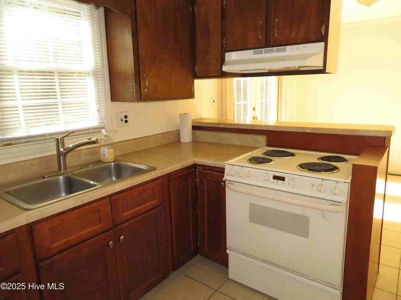 4806 Greenway Avenue - Photo 7 of 15