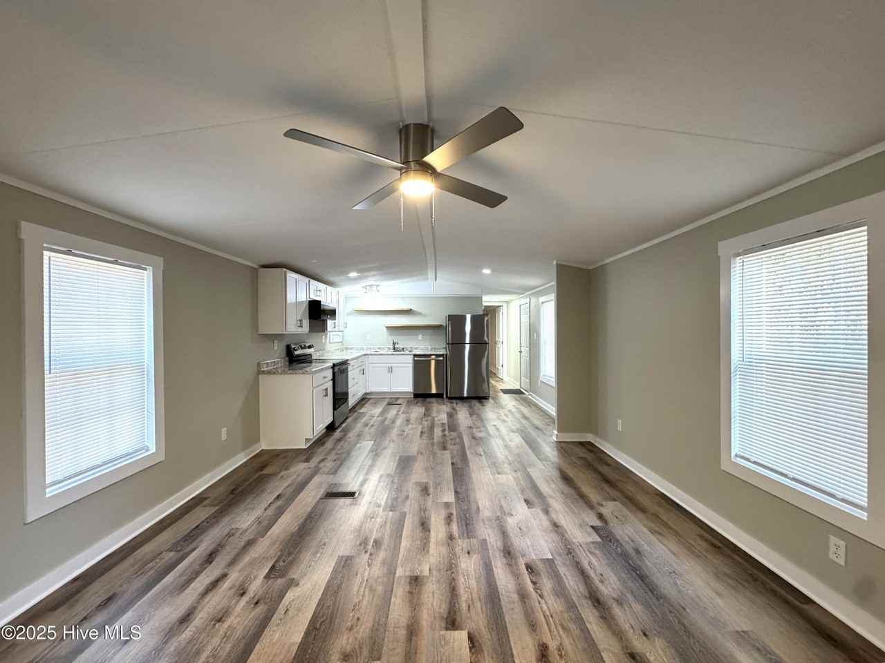 198 Trout St - Photo 3 of 23