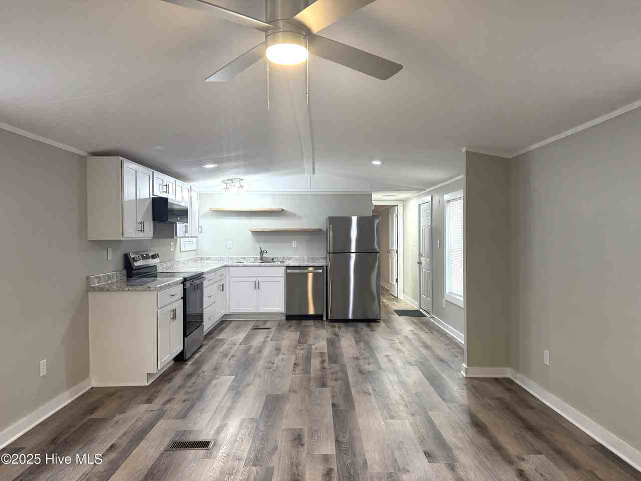 198 Trout St - Photo 4 of 23