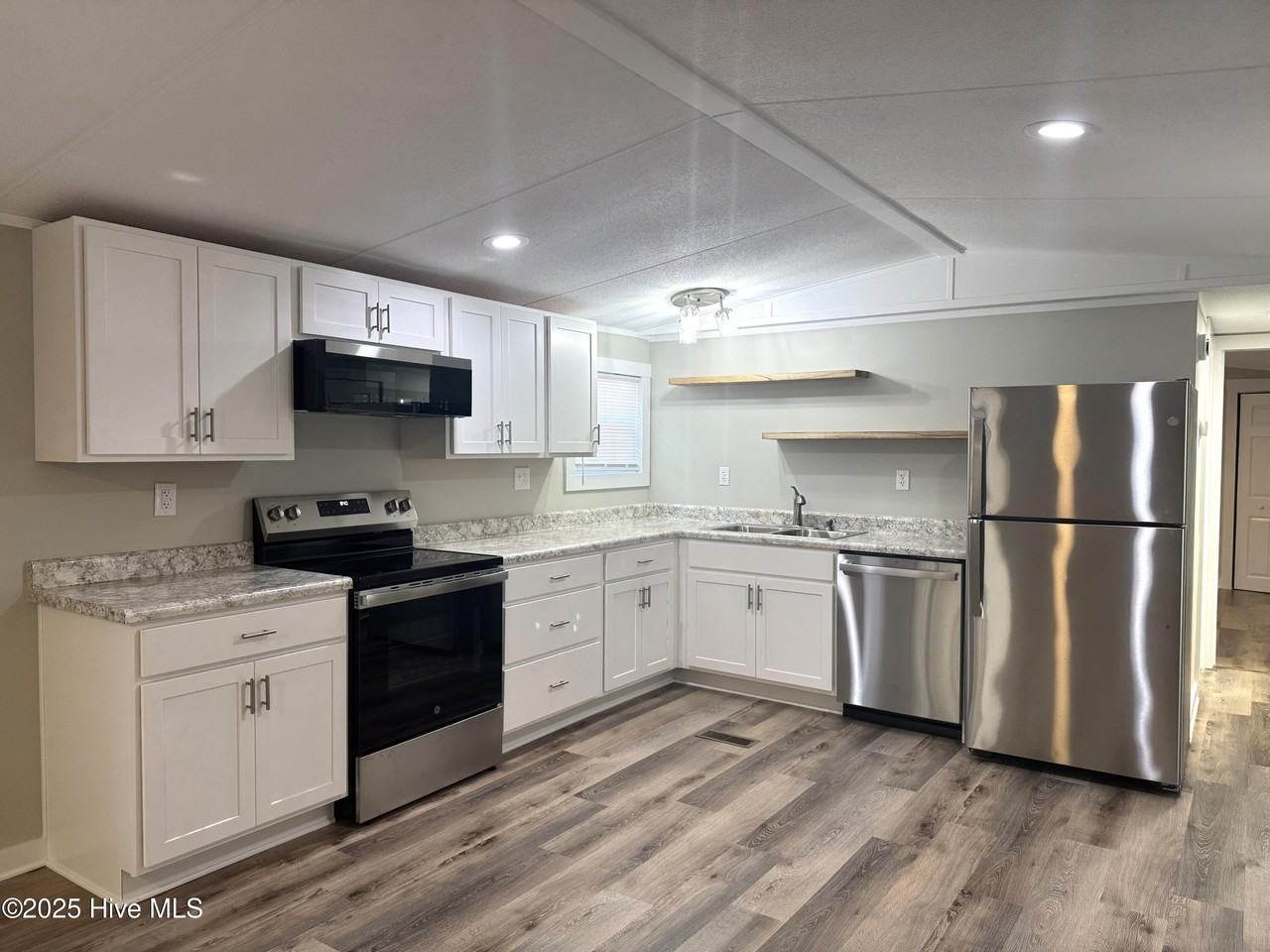 198 Trout St - Photo 5 of 23