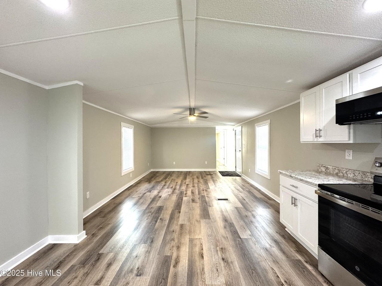 198 Trout St - Photo 7 of 23