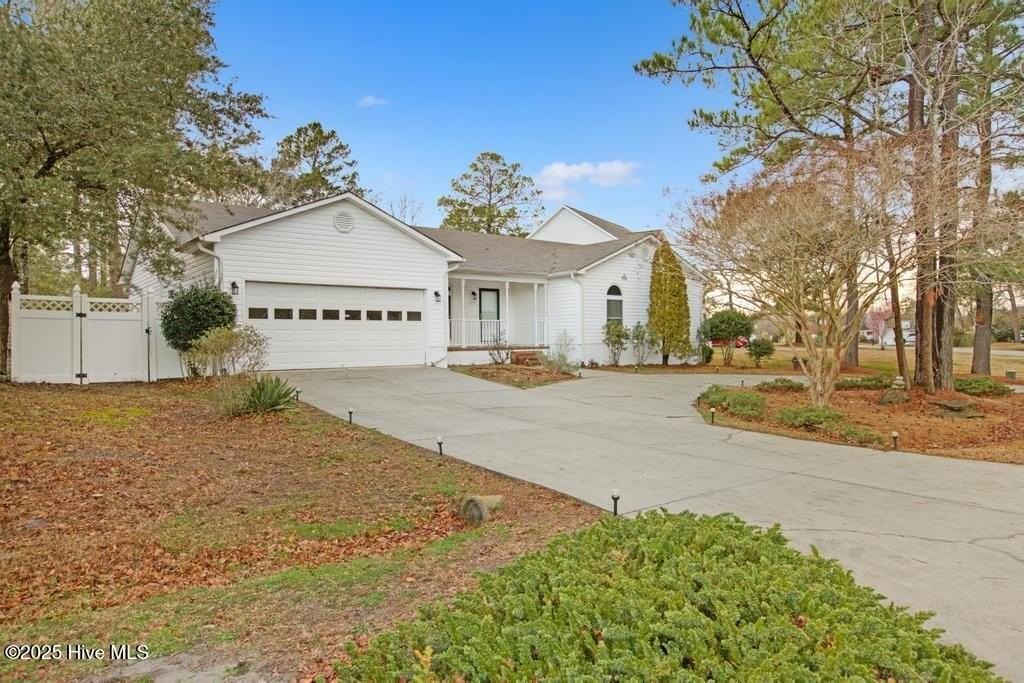 147 East Ivybridge Drive - Photo 2 of 23