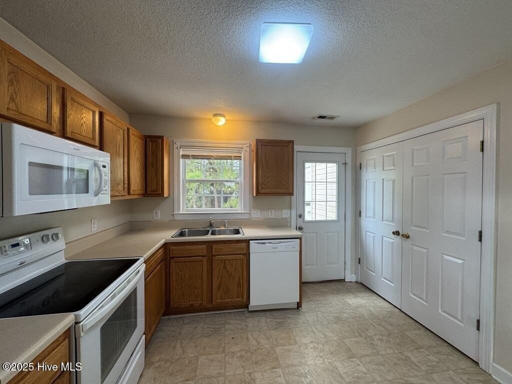 1106 Springwood Dr - Photo 4 of 13