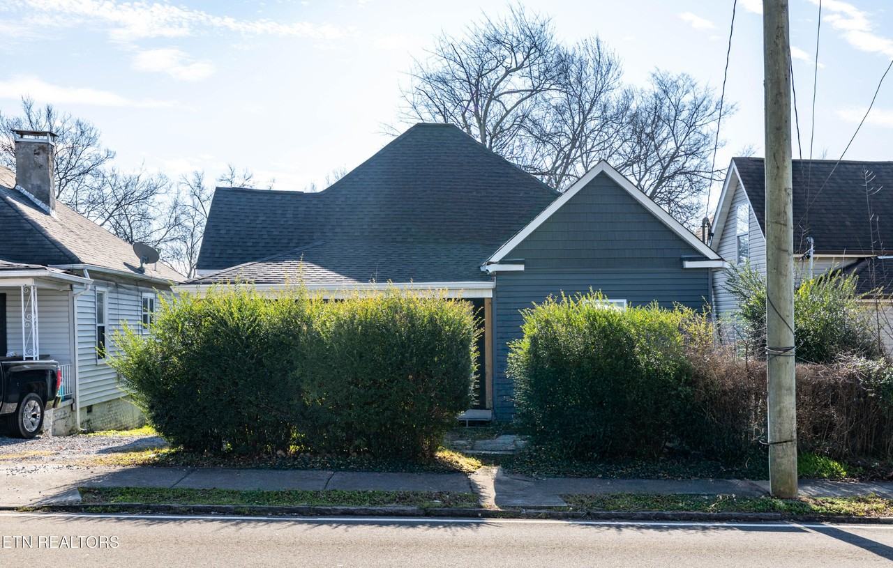 1422 Beaumont Ave - Photo 3 of 21