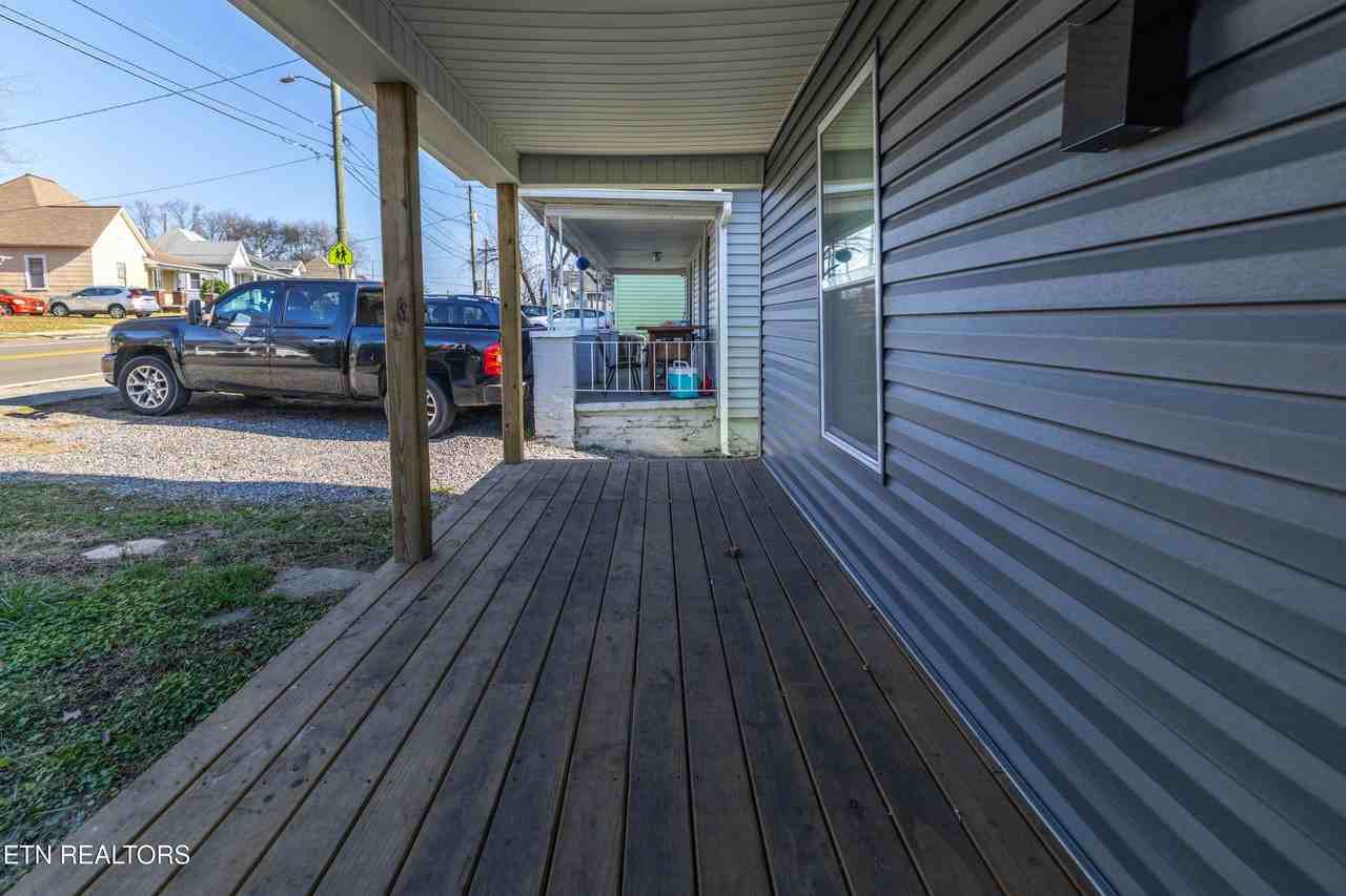 1422 Beaumont Ave - Photo 4 of 21