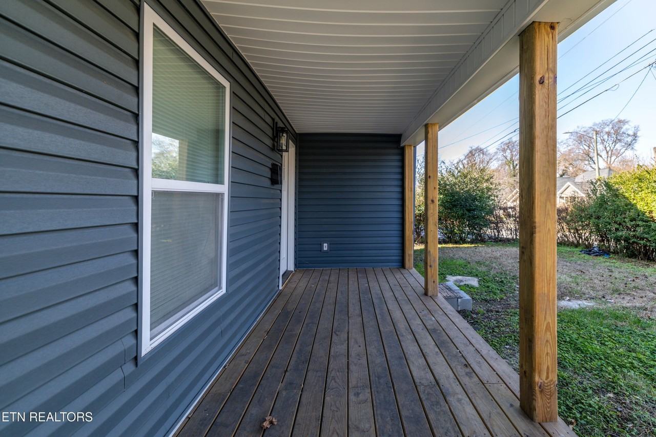 1422 Beaumont Ave - Photo 5 of 21